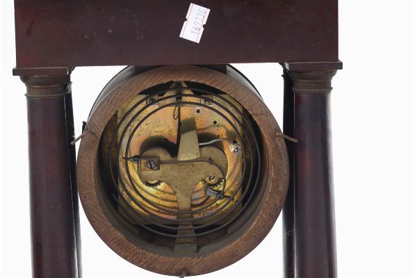 Orologio a tempietto in mogano, Francia XIX secolo  - Asta Antiquariato - Associazione Nazionale - Case d'Asta italiane