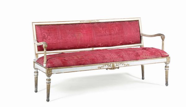 Due divani diversi in legno laccato e dorato, fine XVIII secolo  - Asta Antiquariato - Associazione Nazionale - Case d'Asta italiane