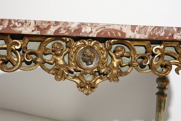 MANIFATTURA IN STILE NEOCLASSICO : Tavolo da parete in legno laccato e parzialmente dorato, con fascia decorata con motivi fitomorfi e centrata da medaglione, gambe a faretra e piano in marmo  - Asta Asta 360 | ARTE ANTICA E DEL XIX SECOLO - Dipinti antichi e antiquariato Tradizionale - Associazione Nazionale - Case d'Asta italiane