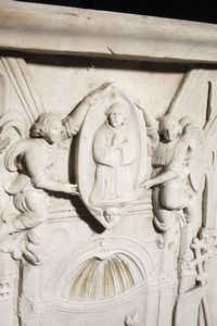 SCULTORE DEL XVIII SECOLO : Morte di San Bernardino da Siena in pietra scolpita  - Asta Asta 360 | ARTE ANTICA E DEL XIX SECOLO - Dipinti antichi e antiquariato Tradizionale - Associazione Nazionale - Case d'Asta italiane