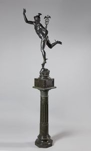 BRONZISTA ITALIANO DEL XX SECOLO : Mercurio in bronzo su colonna in marmo verde, dal modello di Giambologna  - Asta Asta 360 | ARTE ANTICA E DEL XIX SECOLO - Dipinti antichi e antiquariato Tradizionale - Associazione Nazionale - Case d'Asta italiane