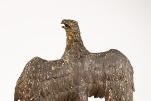 SCULTORE ITALIANO DELLA SECONDA META' DEL XVIII SECOLO : Aquila in legno dorato e intagliato poggiante su base decorata con motivi a volute  - Asta Asta 360 | ARTE ANTICA E DEL XIX SECOLO - Dipinti antichi e antiquariato Tradizionale - Associazione Nazionale - Case d'Asta italiane