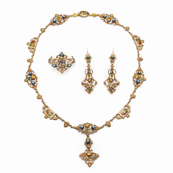 Antica parure in oro giallo 18kt decorata a motivo floreale e grappoli di uva  - Asta Gioielli Orologi Fashion Vintage - Associazione Nazionale - Case d'Asta italiane