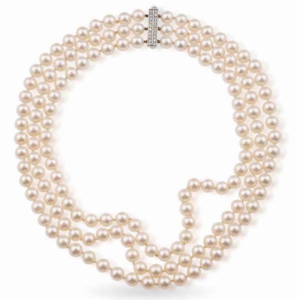 Collana a tre fili di perle coltivate  - Asta Fine Jewels - Associazione Nazionale - Case d'Asta italiane