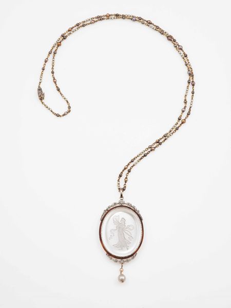 Chtelaine con perle naturali e cristallo di rocca inciso  - Asta Fine Jewels - Associazione Nazionale - Case d'Asta italiane
