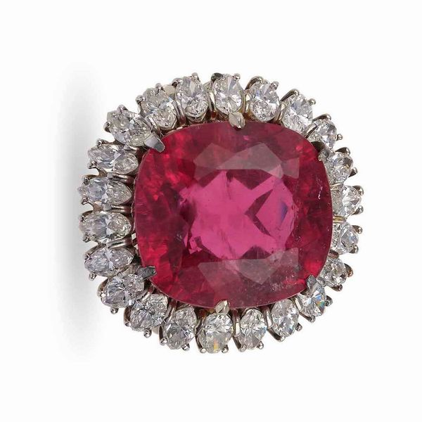 Anello con rubellite e diamanti a contorno  - Asta Fine Jewels - Associazione Nazionale - Case d'Asta italiane