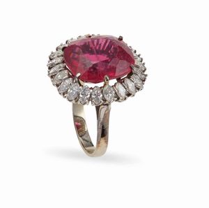 Anello con rubellite e diamanti a contorno  - Asta Fine Jewels - Associazione Nazionale - Case d'Asta italiane