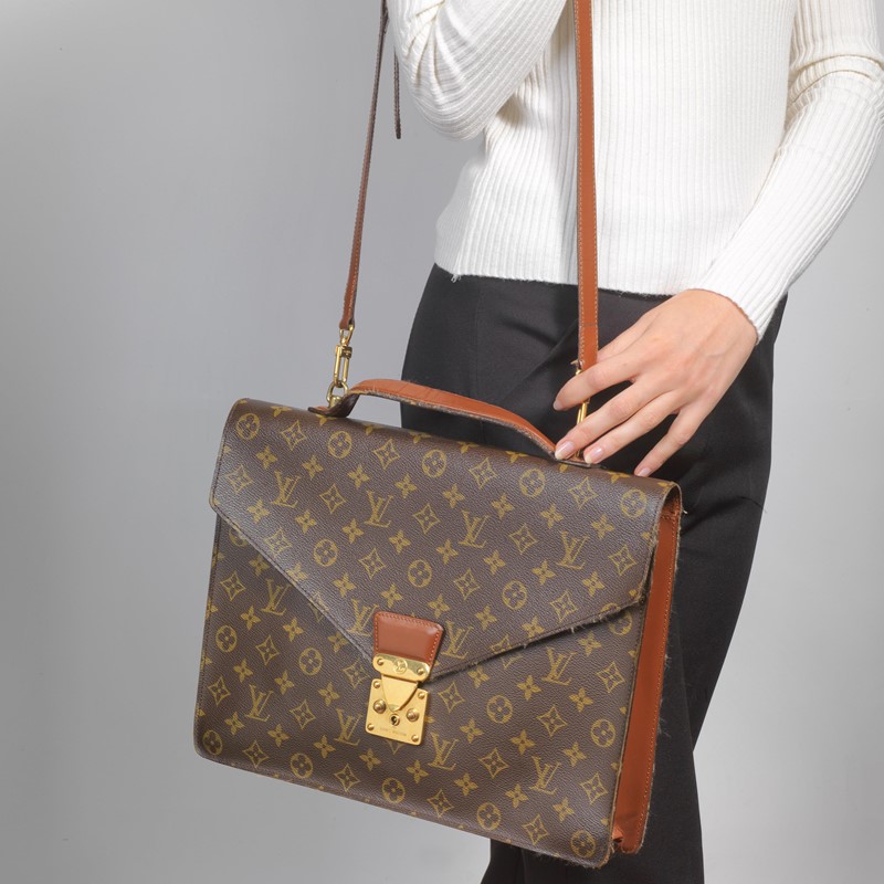 LOUIS VUITTON PORTAGIOIE - Asta Vintage: borse e accessori di Hermes, Louis  Vuitton e altre grandi maison 