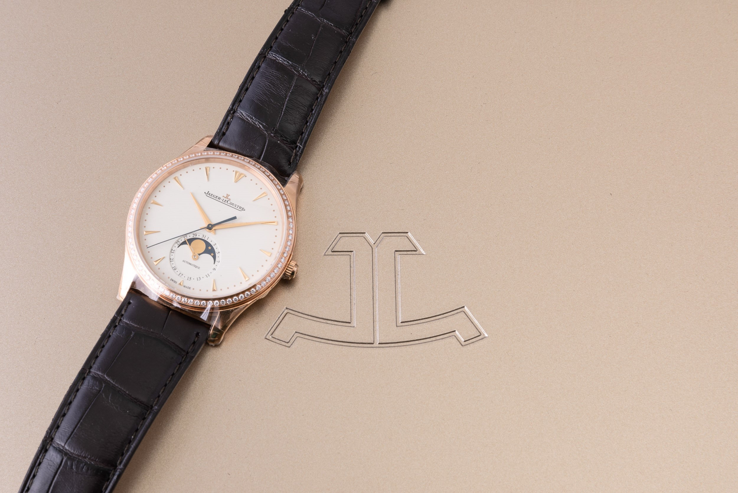 JAEGER LECOULTRE Master Moon in oro rosa 18k con diamanti sulla