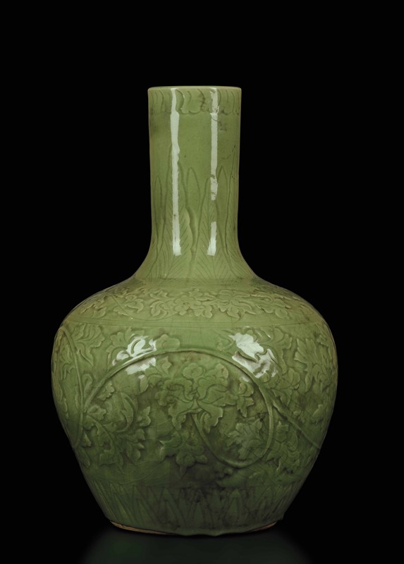 VASO IN PORCELLANA CELADON Cina, dinastia Qing, fine XIX secolo