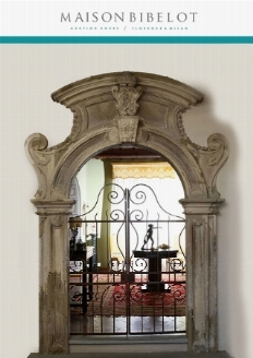 Arredi e dipinti da un antico palazzo marchigiano