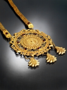 Gioielli in stile archeologico 